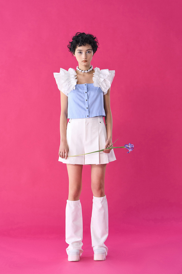 荷叶装饰短款上衣