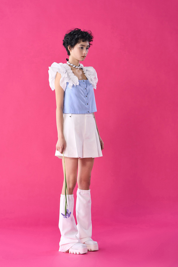 荷叶装饰短款上衣