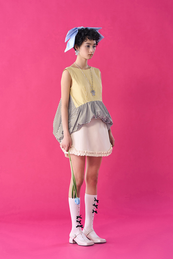 宽松后背立裁吊带上衣