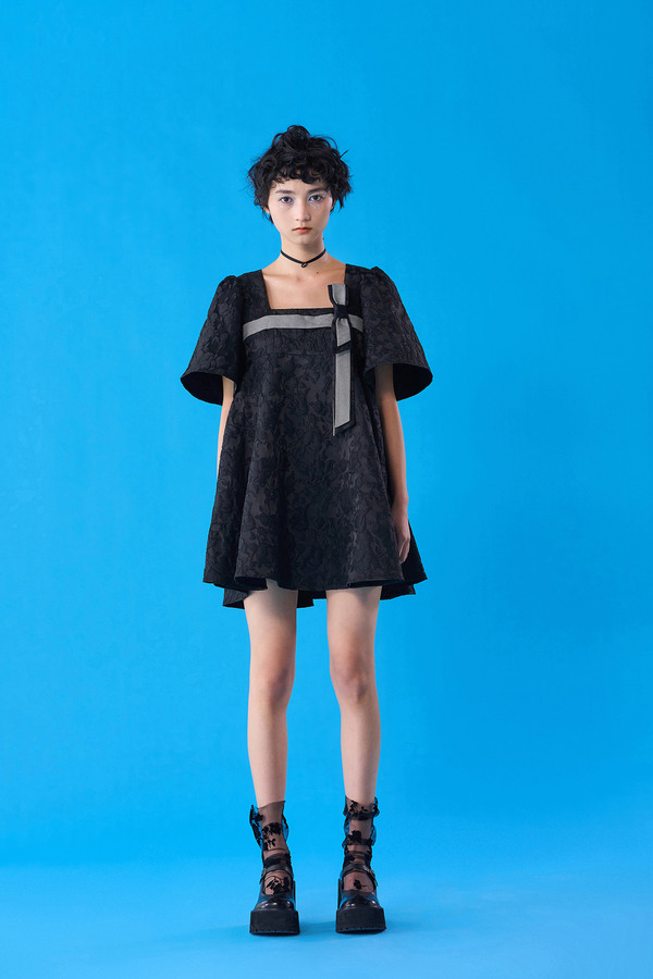 蝴蝶结装饰娃娃连衣裙