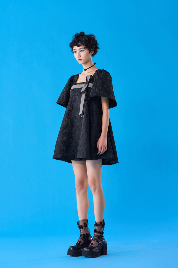 蝴蝶结装饰娃娃连衣裙