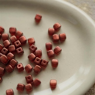 光泽红色迷你立方珠方形可爱法绣串珠 4MM