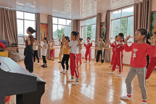 《我和我的家乡》之《最后一课》的续集，可以这么写……