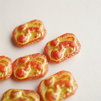 亮红彩绘黄色~高定立体猫咪抱球长方形捷克珠玻璃琉璃串珠 22X16MM