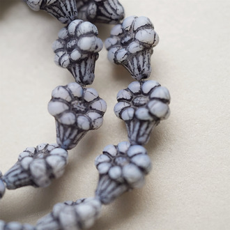 蛋白色描黑色~小野花喇叭花捷克珠玻璃琉璃 13X10MM
