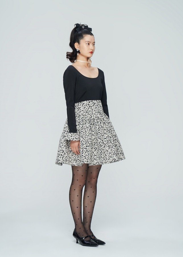 大圆领拼接蓬蓬连衣裙