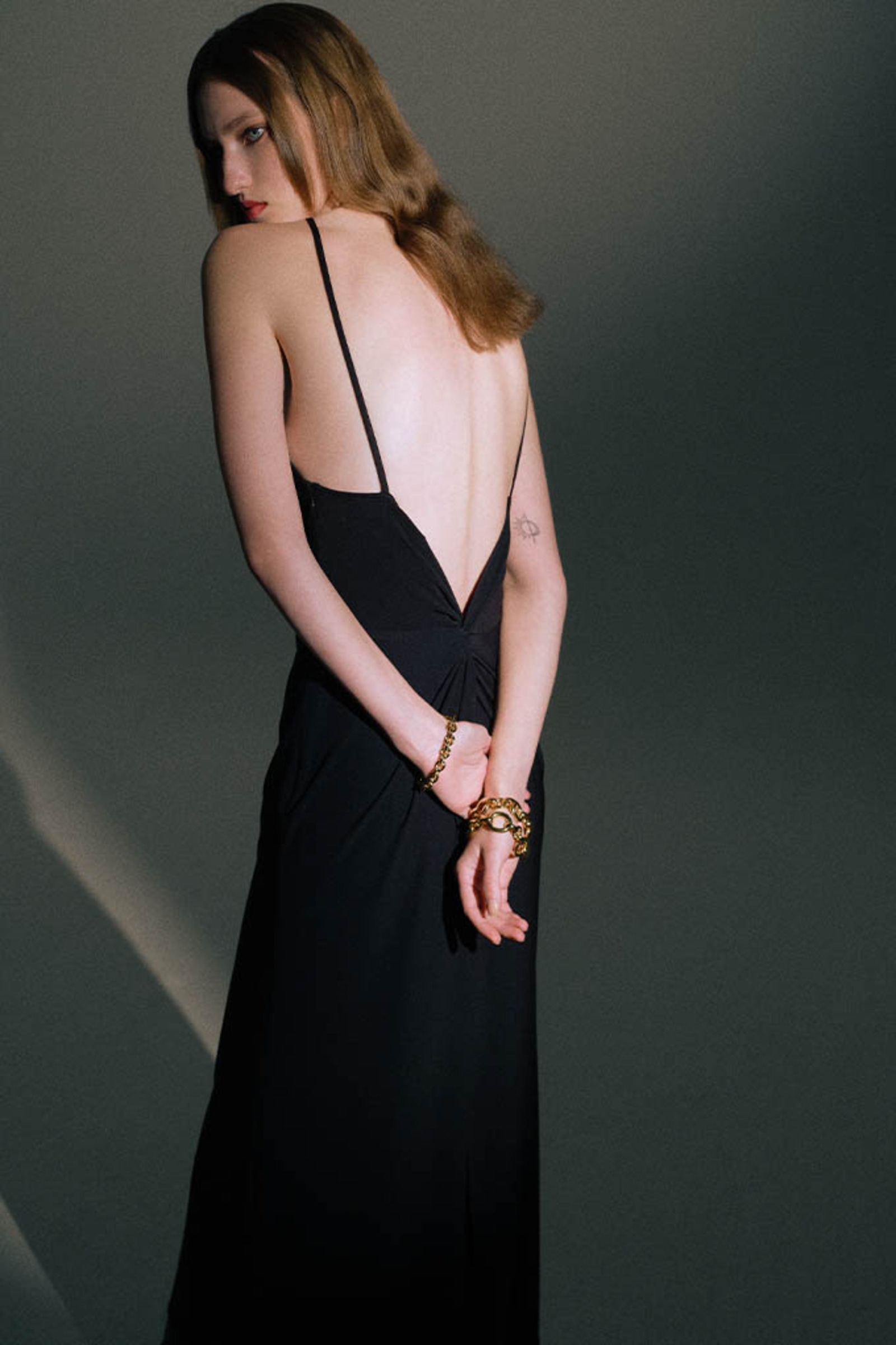 针织褶饰挂脖连衣裙-3