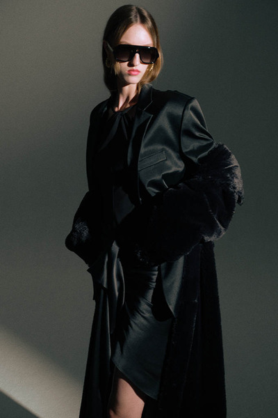 缎面大廓形西装