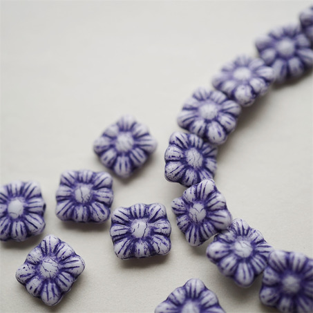 白色描深蓝紫~方形花朵扁珠捷克珠玻璃琉璃珠 9MM-2