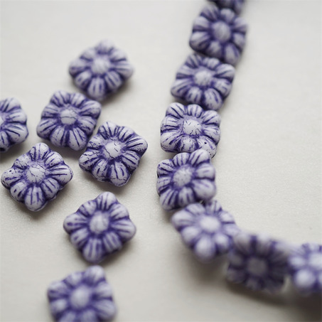 白色描深蓝紫~方形花朵扁珠捷克珠玻璃琉璃珠 9MM