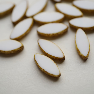 纯白毕加索边~椭圆梭形扁珠捷克珠玻璃琉璃珠 18X7MM