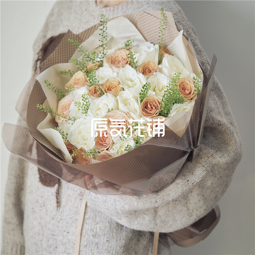 原气花铺-花店-上海-北京暖秋--白玫瑰卡布奇诺玫瑰绿菱草混合花束-2