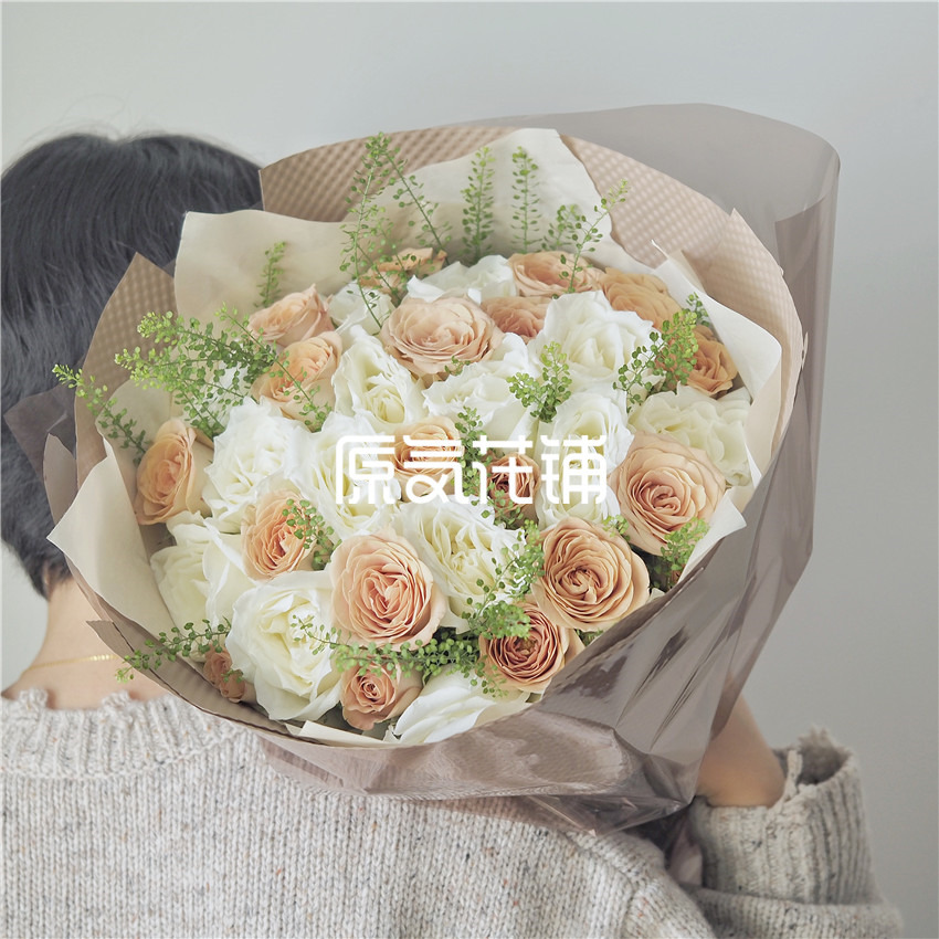 原气花铺-花店-上海-北京暖秋--白玫瑰卡布奇诺玫瑰绿菱草混合花束-5