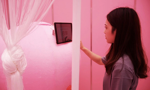 春风开了家旅行社，想和你睡遍全世界