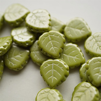 光泽感芥末绿绝美~树叶捷克琉璃玻璃 15X16MM