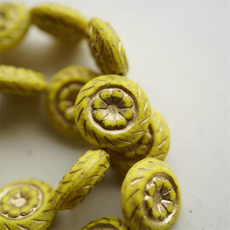 亮明黄描金色~古董花花浮雕花纹扣形扁圆捷克珠玻璃琉璃珠 18MM