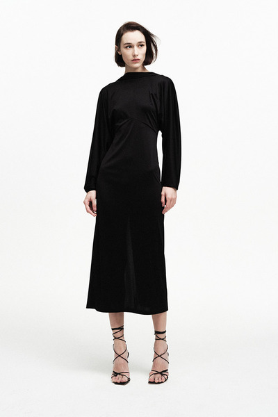 阔袖飘带针织连衣裙