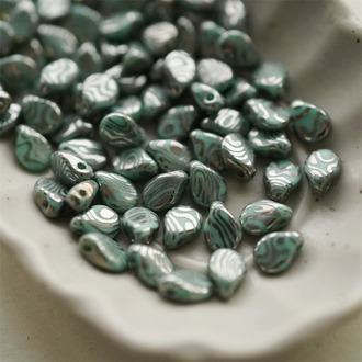 松石绿银色电光纹~迷你小花瓣小叶子pip捷克珠玻璃琉璃珠 5X7MM