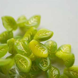 柠檬甘草绿描黄色~翘边树叶侧孔捷克珠玻璃琉璃 14X9MM