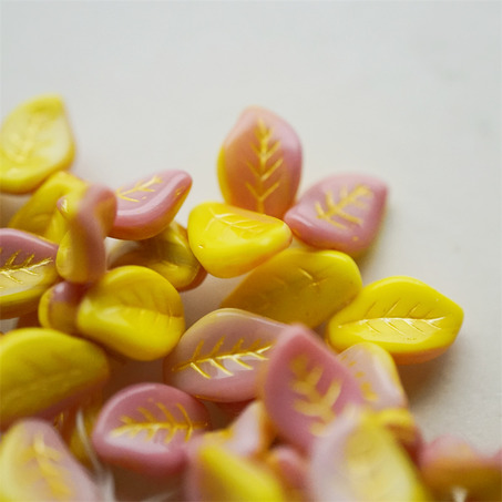 粉色拼柠檬黄mix~翘边树叶侧孔捷克珠玻璃琉璃 14X9MM