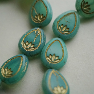 蛋白绿描金~水滴形浮雕睡莲纹直孔捷克珠玻璃琉璃珠 18X14MM