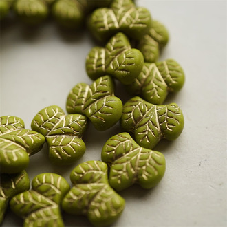 山葵绿描金~胖山楂树叶双面浮雕捷克珠玻璃琉璃珠 16X14MM