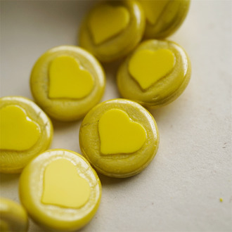 实色柠檬黄微光泽边~扁圆少女爱心捷克珠玻璃琉璃珠 17MM
