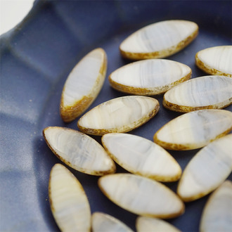 白色条纹渐变做旧边~椭圆梭形扁珠捷克珠玻璃琉璃珠 18X7MM