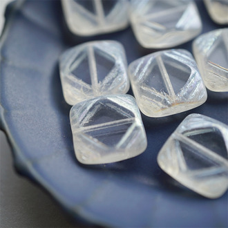 透明月光幻彩白~古董风浮雕方形菱形方块捷克珠玻璃琉璃珠 15MM