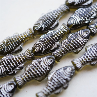 深茶绿描银色~可爱锦鲤鱼鱼小鱼干捷克珠玻璃琉璃珠 25X14MM