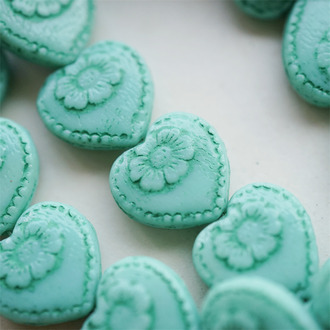 实色淡绿彩绘系~复古爱心浮雕大丽花捷克珠玻璃琉璃 16X17MM