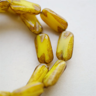 丝绸黄做旧毕加索色~浮雕切面花纹长方形扁珠捷克珠玻璃琉璃珠 16X8MM