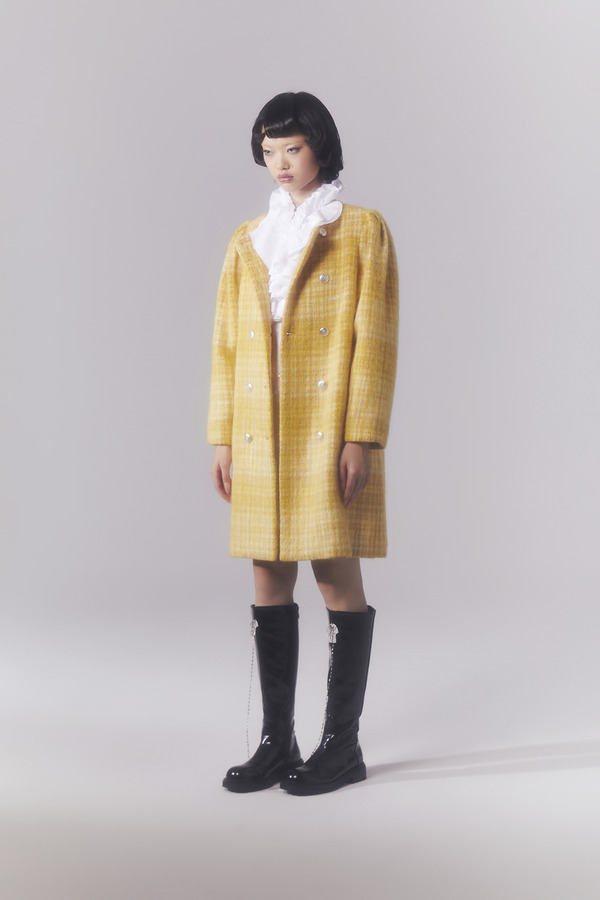 爱心双排扣泡泡袖箱型大衣