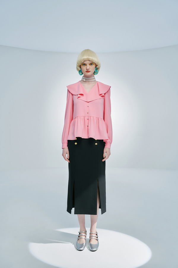 荷叶V领泡泡袖衬衫