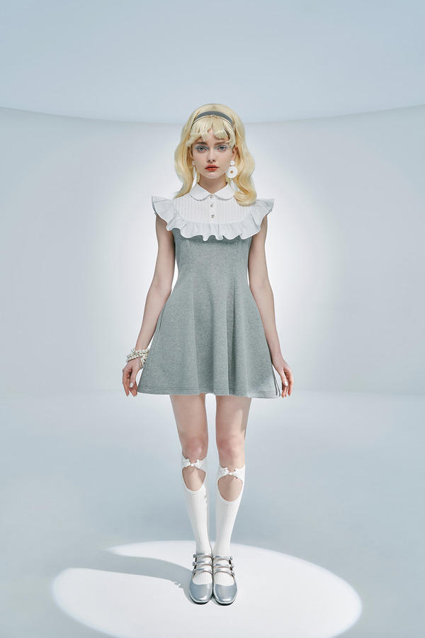 荷叶拼接娃娃领连衣裙