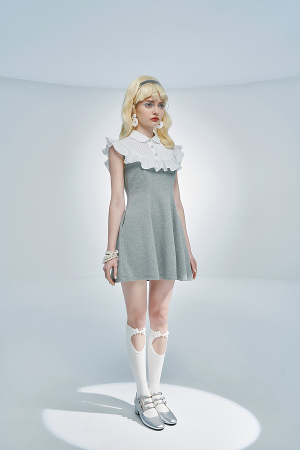 荷叶拼接娃娃领连衣裙