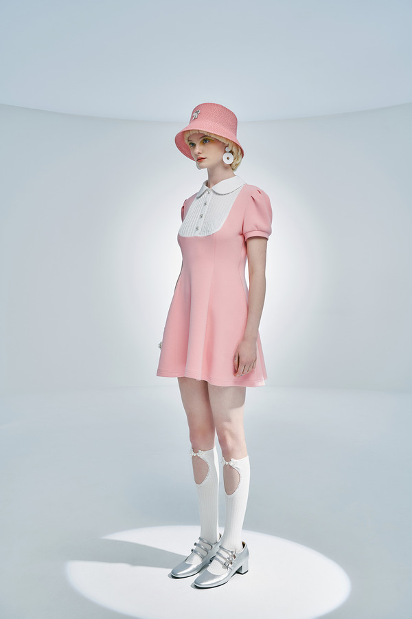 塔克压条娃娃领连衣裙