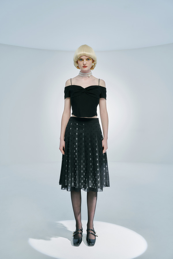 胸衣造型一字肩上衣