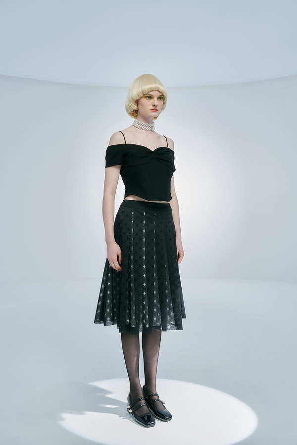 胸衣造型一字肩上衣