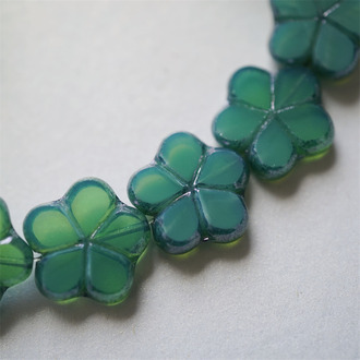 质感蛋白绿光泽边边~五瓣花扁珠捷克琉璃玻璃珠 17mm