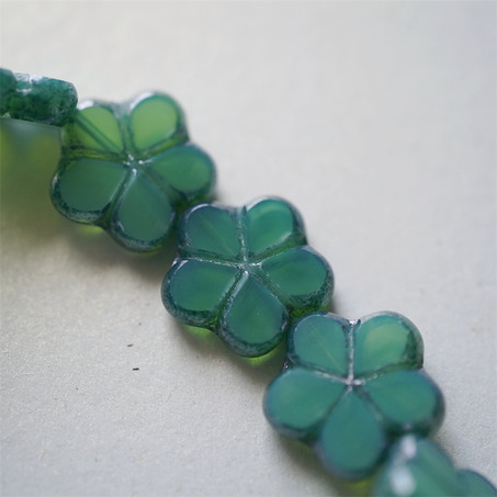 质感蛋白绿光泽边边~五瓣花扁珠捷克琉璃玻璃珠 17mm-5