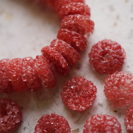 树莓糖果色~扁圆隔片冰晶岩盐感手造环保玻璃珠西非贸易珠 尺寸约17X7MM