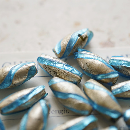水蓝色熔岩琉璃银箔~手造稀有梭形直孔珠日本进口中古古董灯工玻璃琉璃珠 约18X9MM