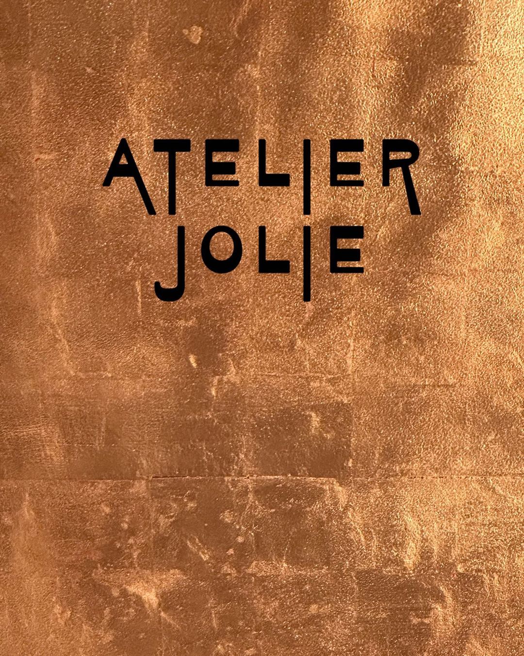 安吉丽娜·朱莉即将推出个人时尚品牌 Atelier Jolie