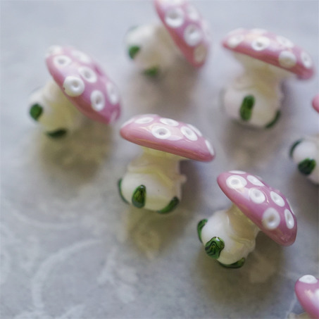 粉白配色可爱毒蘑菇带叶子~日本进口灯工玻璃琉璃珠 尺寸约15X17MM-14
