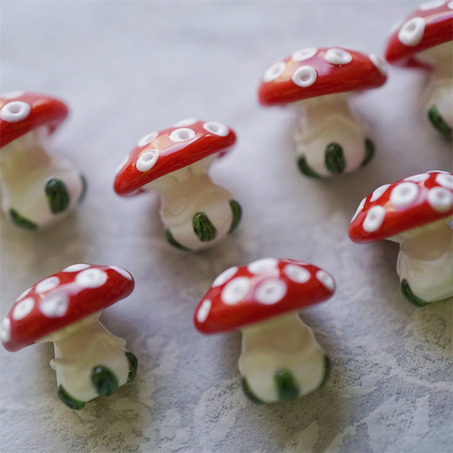 红白配色可爱毒蘑菇带叶子~日本进口灯工玻璃琉璃珠 尺寸约15X17MM-11