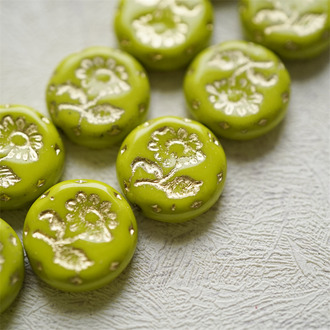 牛油果绿描金色~捷克玻璃琉璃花朵镶花边扁圆古董珠 18MM