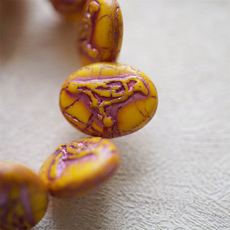 橘色撞色描粉~惊鸿鸟浮雕椭圆捷克珠玻璃琉璃珠 22X16MM