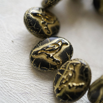 黑色描金色~惊鸿鸟浮雕椭圆捷克珠玻璃琉璃珠 22X16MM