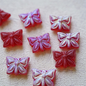雾面宝石红月光幻彩~可爱蝴蝶捷克琉璃玻璃珠 15X12MM